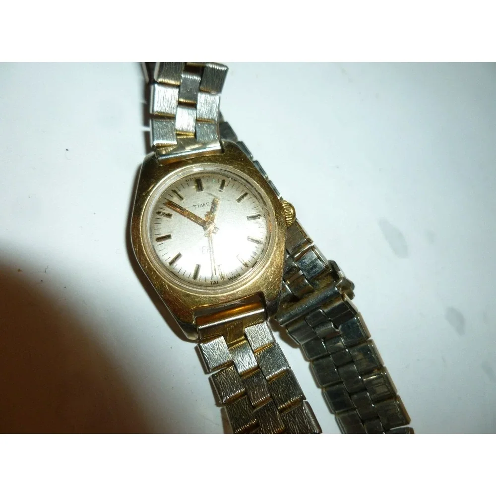 Vintage Timex Electric Ladies Watch Two Tone Gold Silver Oval Face 4121006779